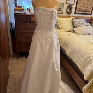 Vintage Embellished white sleeveless wedding dress